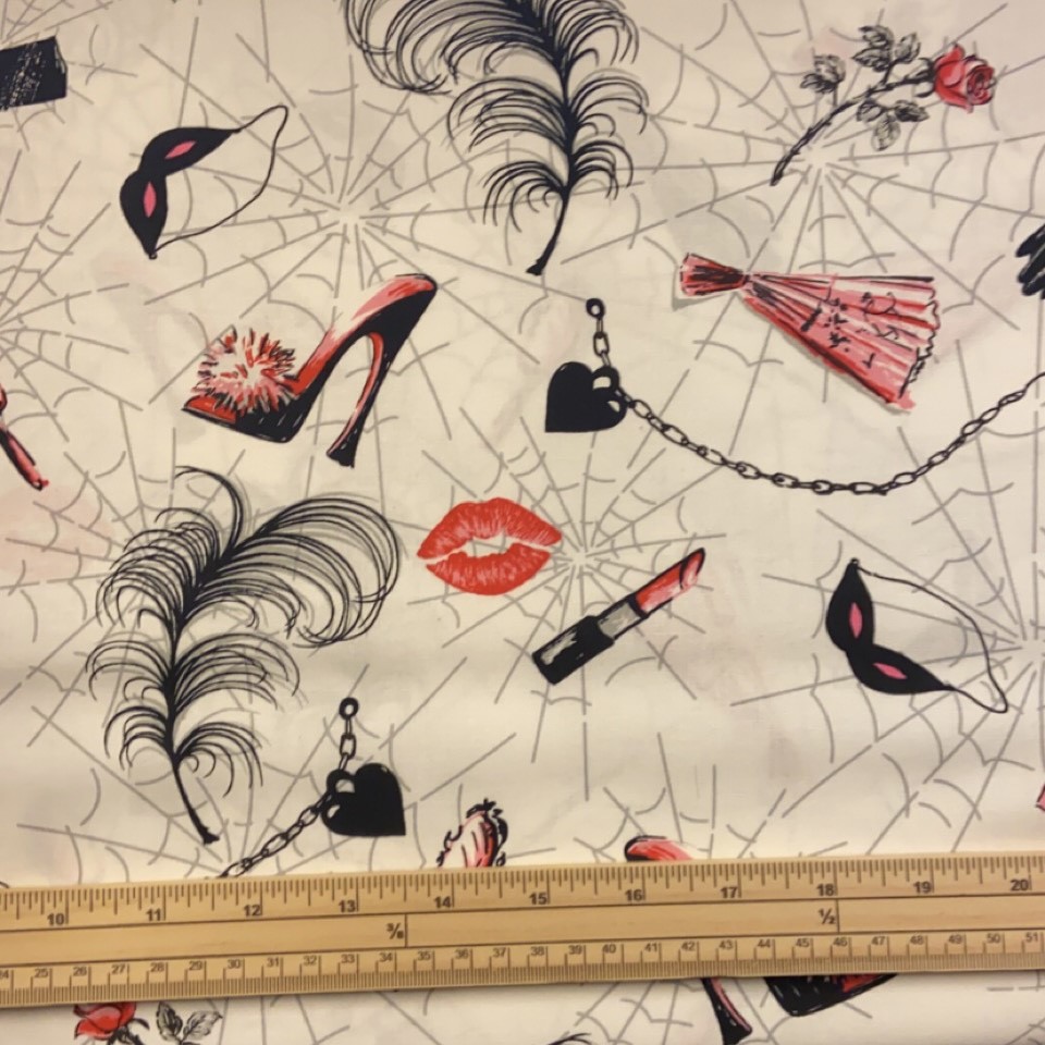 Fat Quarter Peignoir Boudoir Shoes, Roses On White 100% Cotton Quilting Fabric