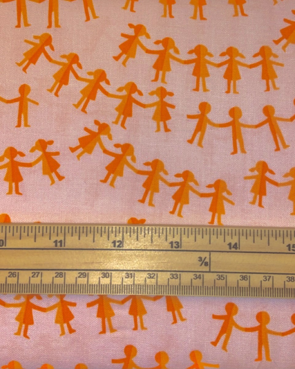 Fat Quarter Kinder Children Paper Chains On Peach 100% Cotton Quilting Fabric