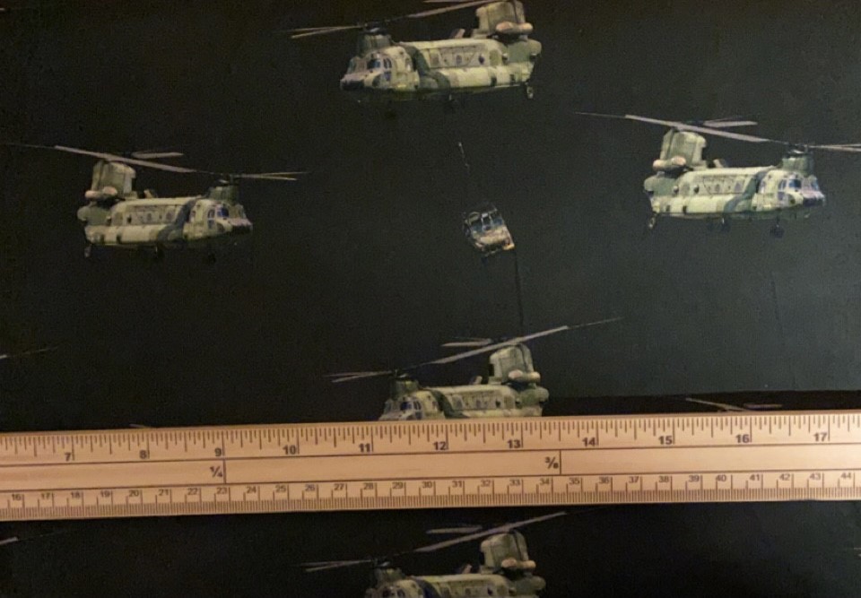 Fat Quarter Battle Zone Flying Chinook Helicopters Cotton Quilting Fabric - Image 2