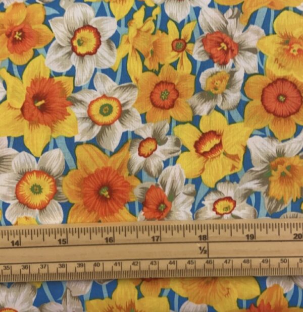 Fat Quarter Yellow And White Daffodils On Blue 100% Cotton Quilting Fabric