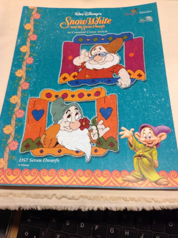 Disney DS7 Snow White and the Seven Dwarfs Counted Cross Stitch Chart Book